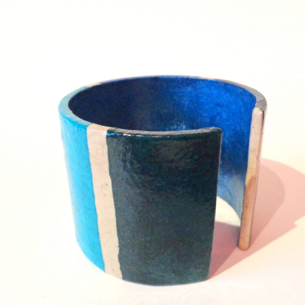 Bracelet manchette en carton - Camaïeu de bleu