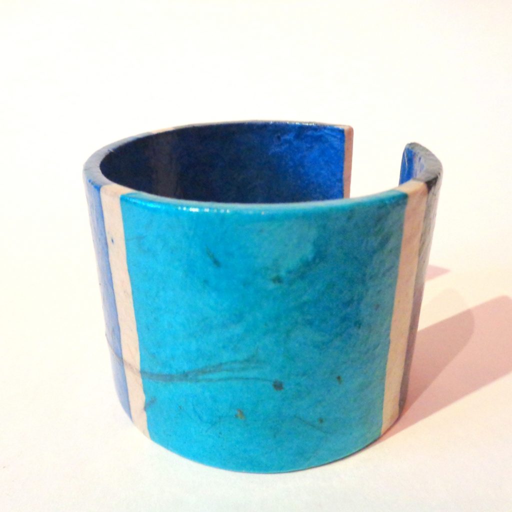 Bracelet manchette en carton - Camaïeu de bleu