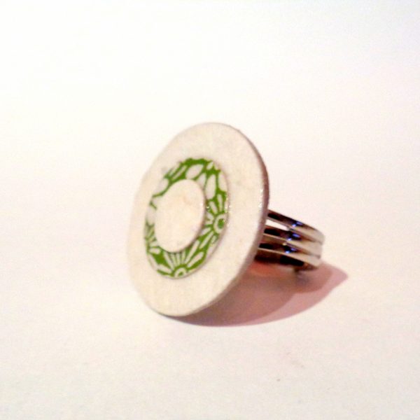 Petite bague ronde en carton - Blanc/Vert à fleurs