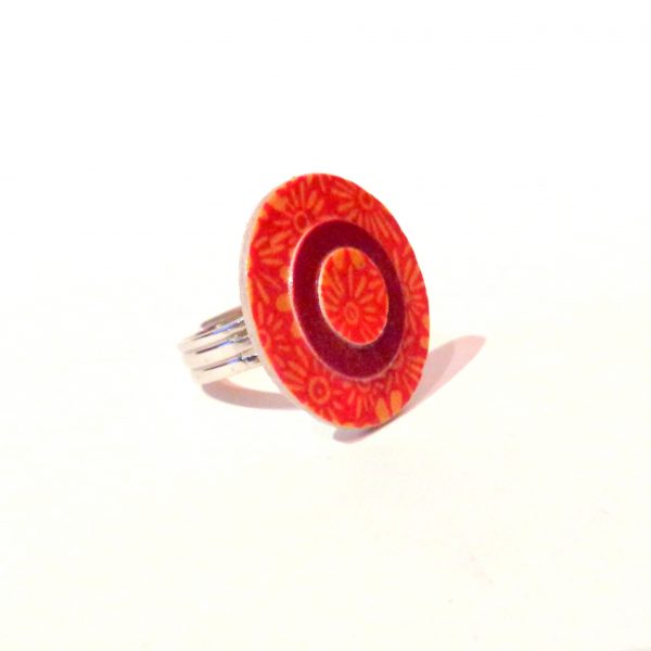 Petite bague ronde en carton - Orange à fleurs/Rouge carmin