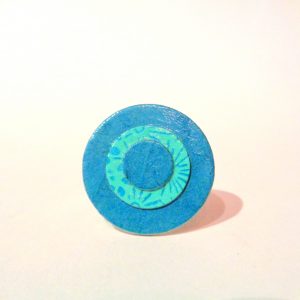 Petite bague ronde en carton - Bleu turquoise/Bleu à fleurs