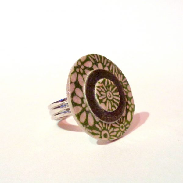 Petite bague ronde en carton - Vert à fleurs/Vert olive