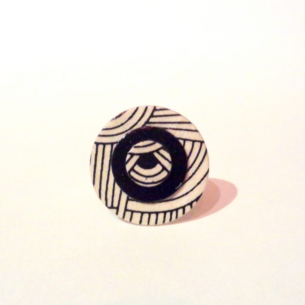 Petite bague ronde en carton - Blanc Nœuds/Noir