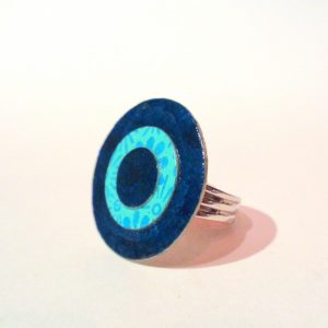 Petite bague ronde en carton - Bleu outremer/Bleu à fleurs – Image 2