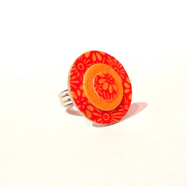 Petite bague ronde en carton - Orange à fleurs/Jaune