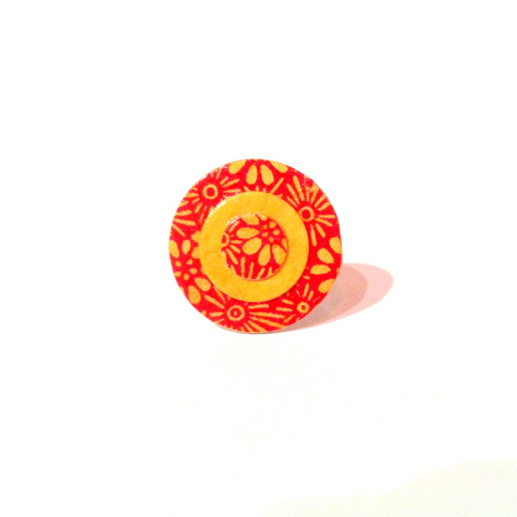 Petite bague ronde en carton - Orange à fleurs/Jaune