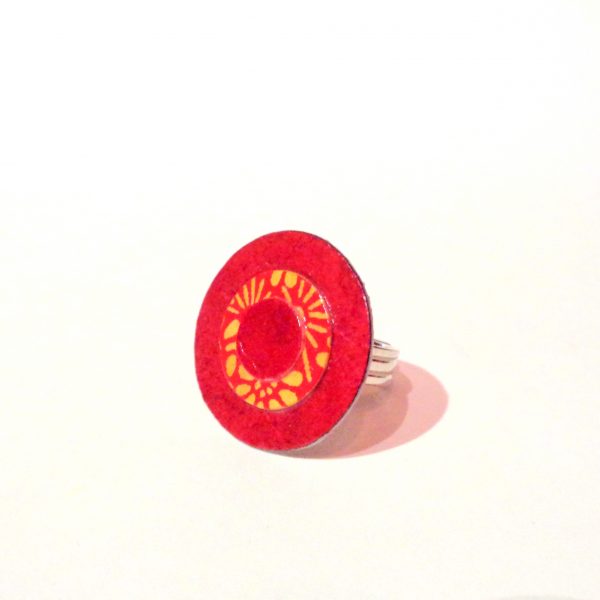 Petite bague ronde en carton - Rouge carmin/Orange fleurs