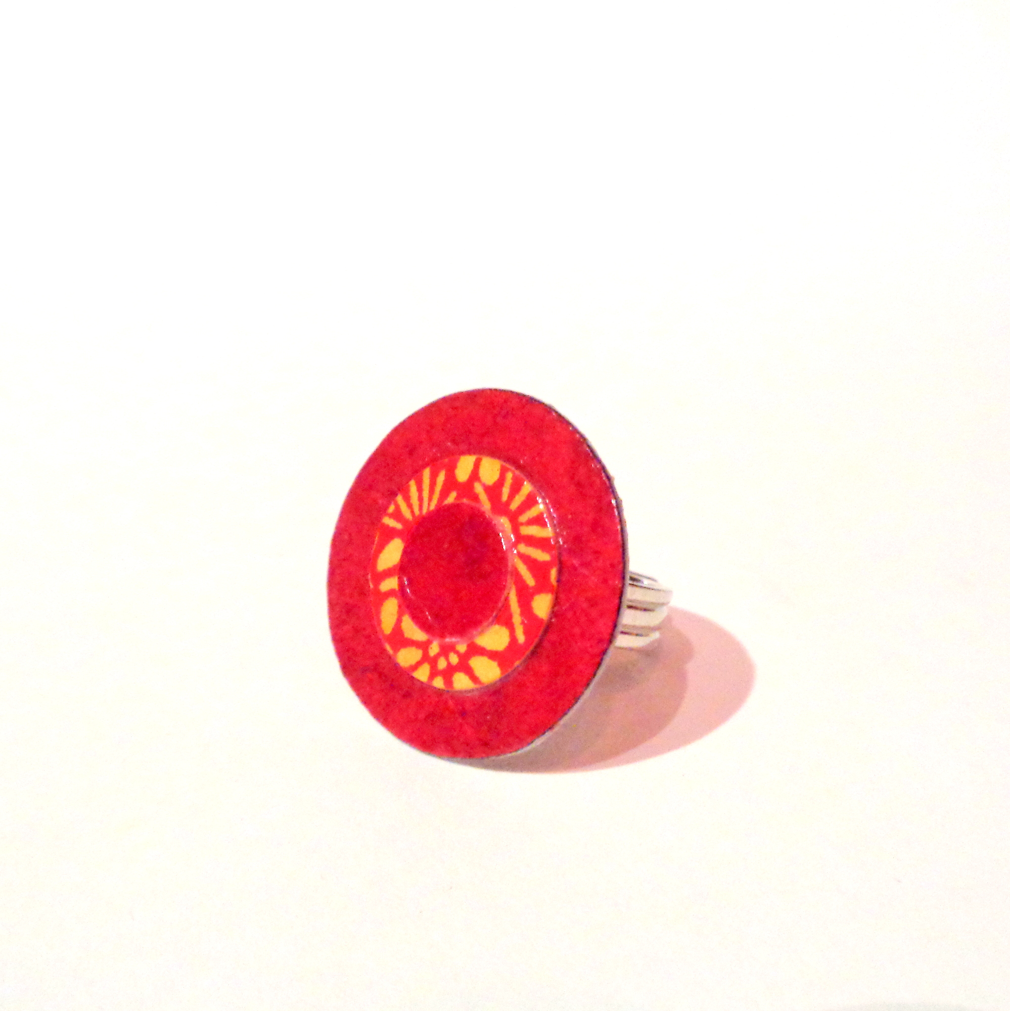 Petite bague ronde en carton - Rouge carmin/Orange fleurs – Image 3