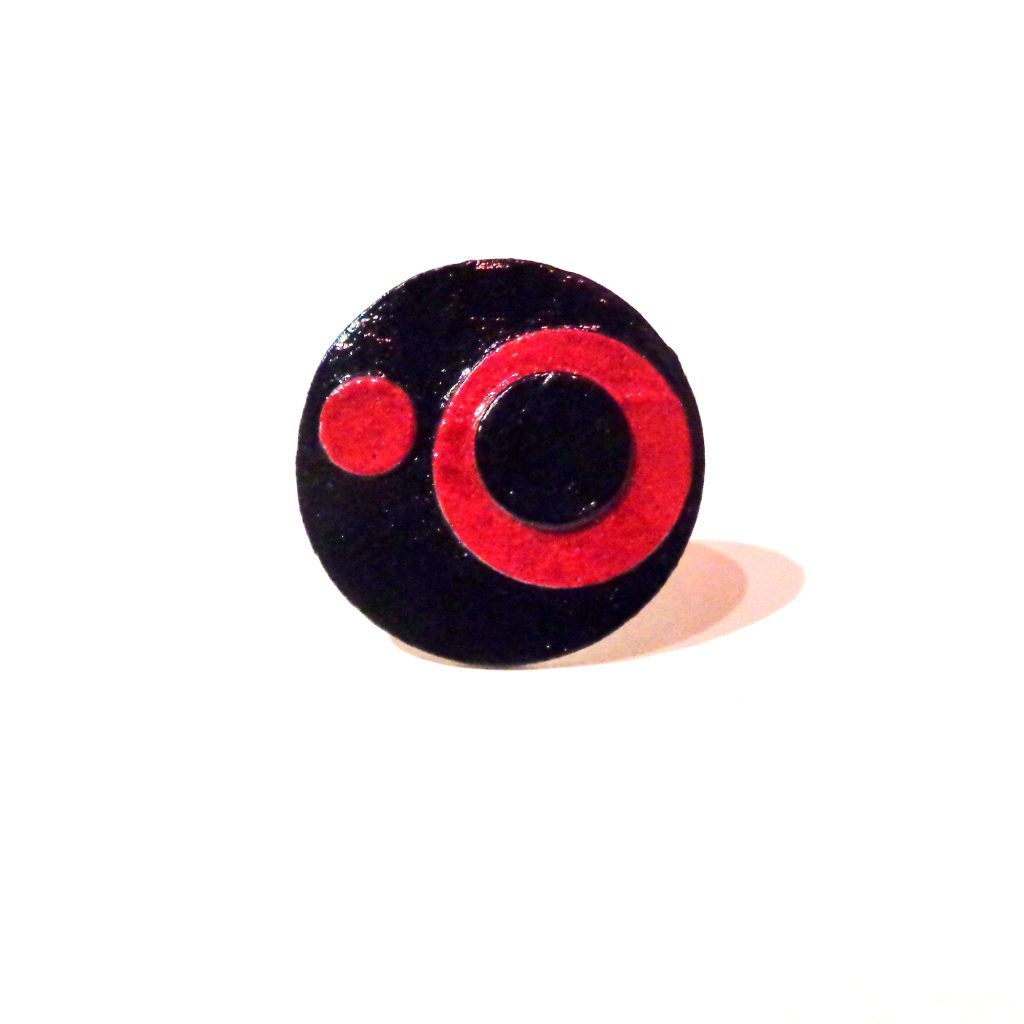 Petite bague ronde en carton - Noir/Rouge carmin