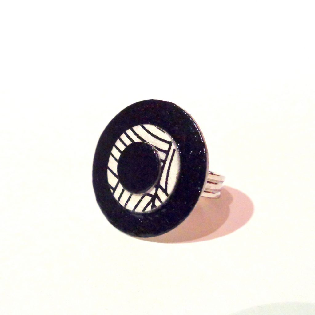 Petite bague ronde en carton - Noir/Blanc Nœuds