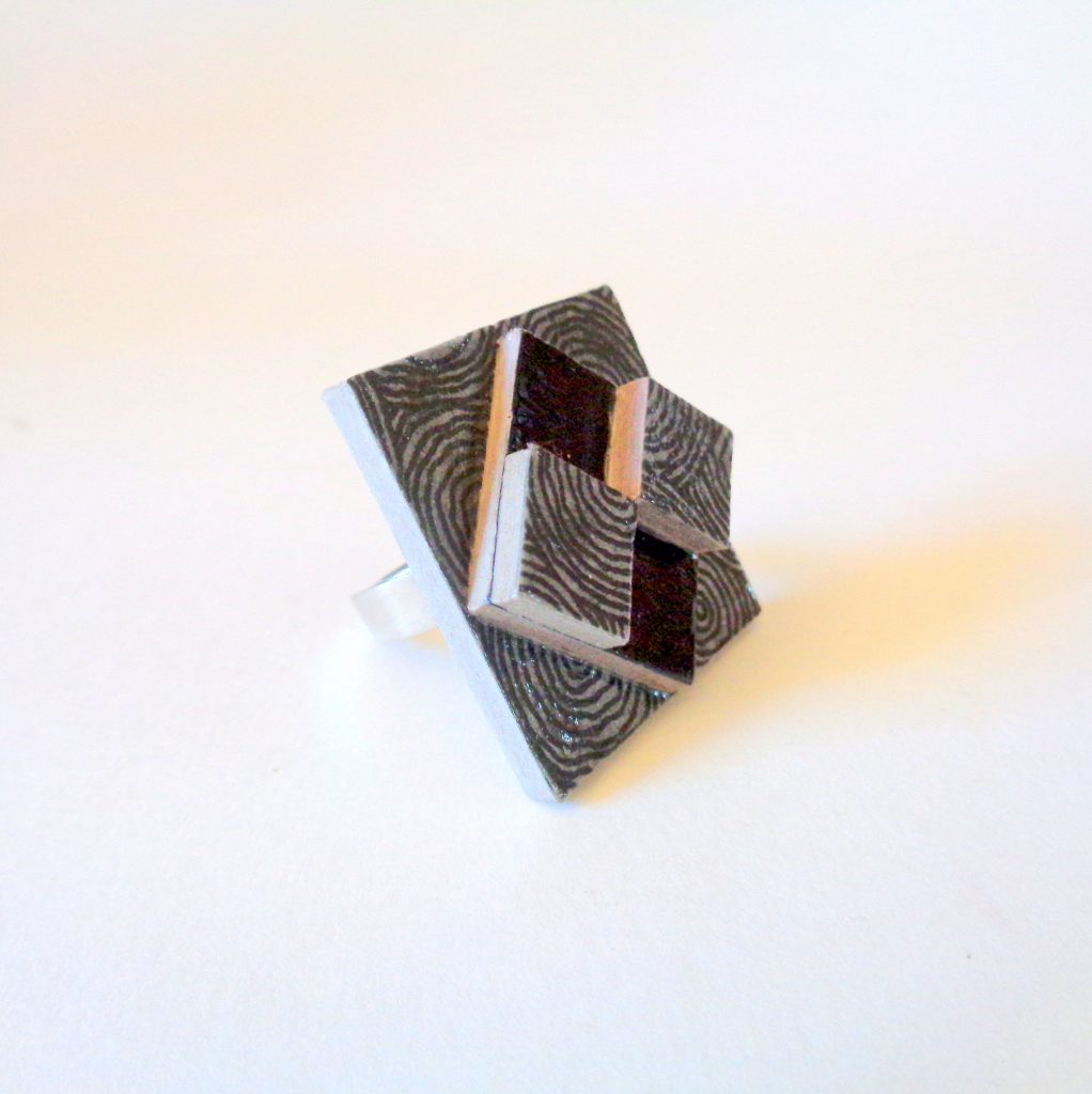 Bague carrée en carton - "Gris à cercles et Noir"