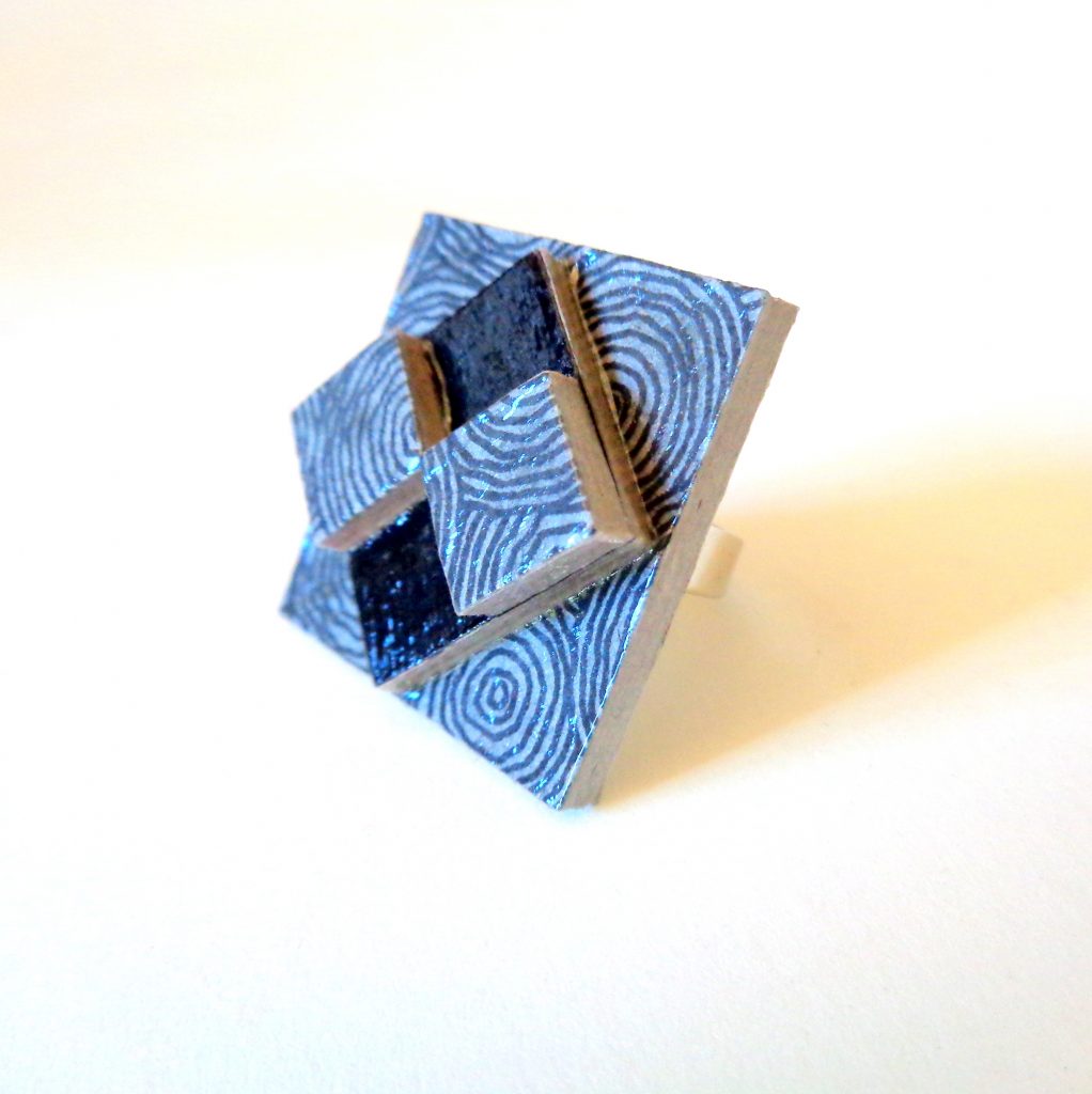 Bague carrée en carton - "Gris à cercles et Noir"