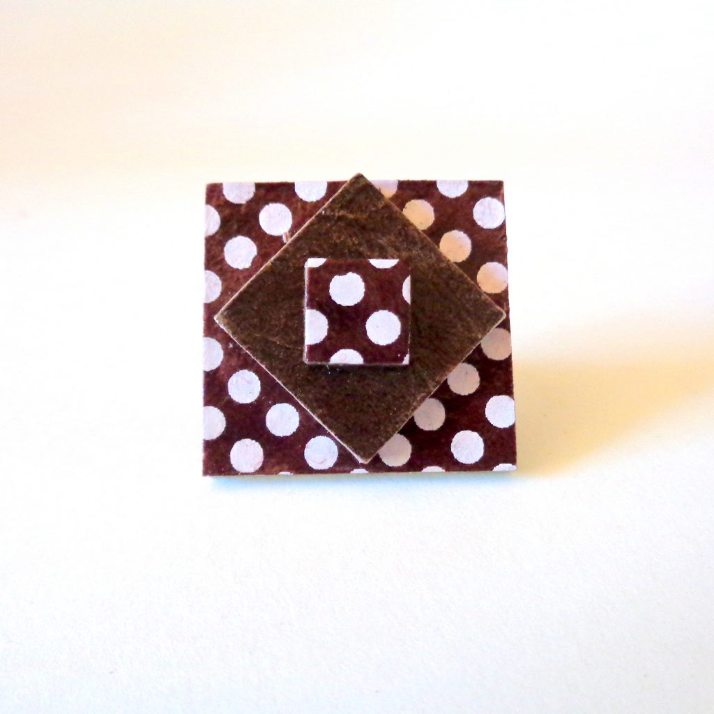 Bague carrée en carton - "Marron à pois"