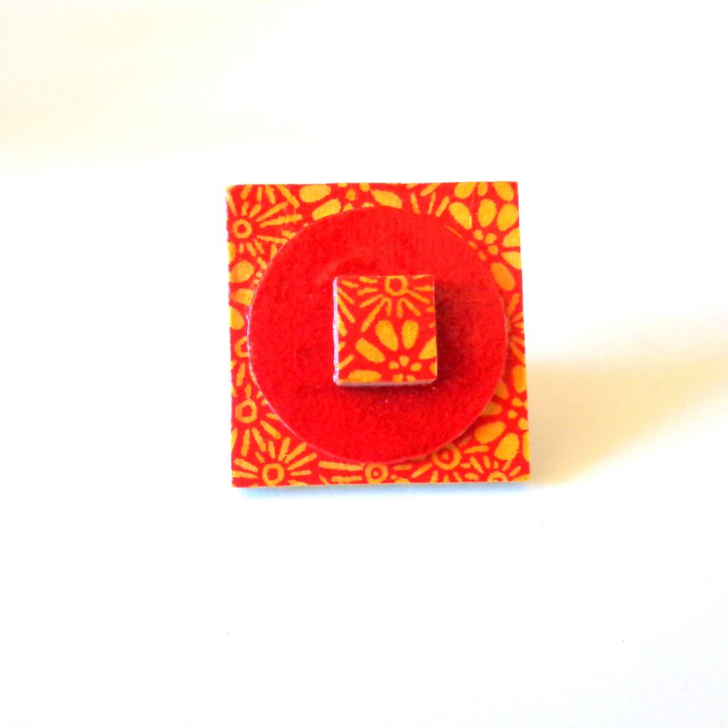 Bague carrée en carton - "Orange à fleurs/Rouge carmin"