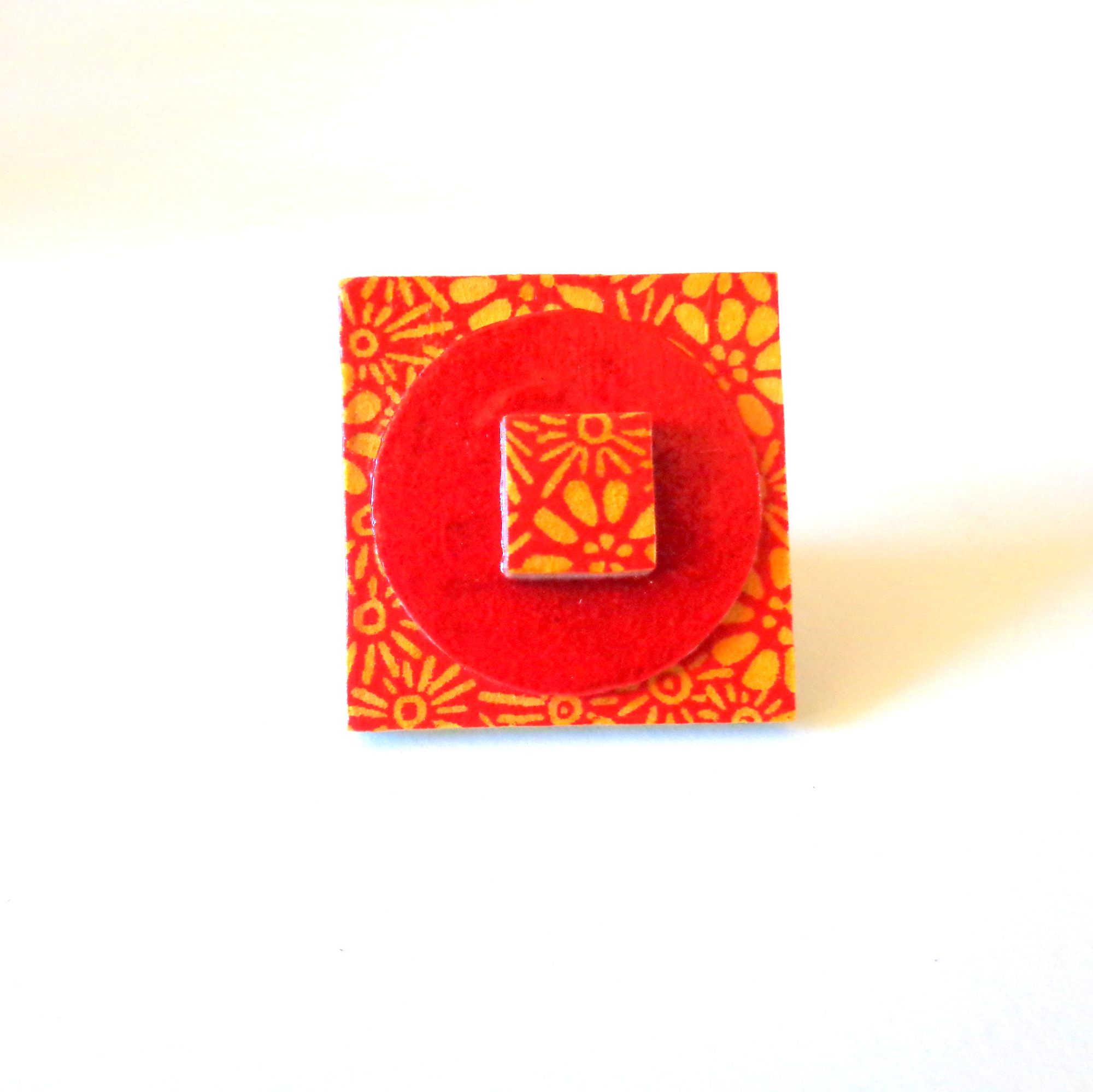Bague carrée en carton - "Orange à fleurs/Rouge carmin" – Image 1