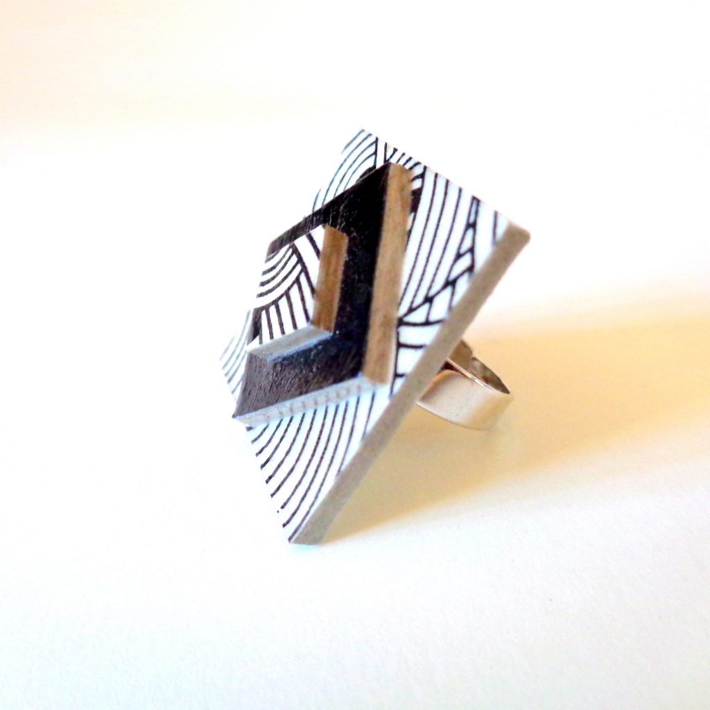 Bague carrée en carton - "Blanc Noeuds/Noir"
