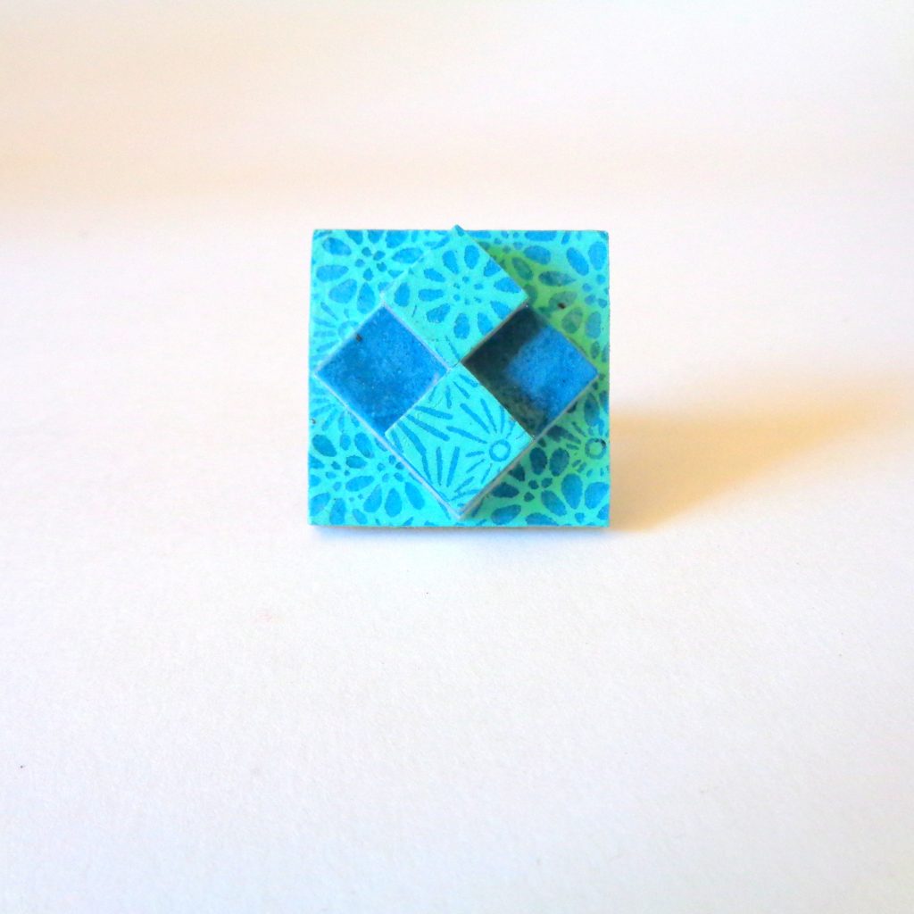 Bague carrée en carton - "Bleu à fleurs"