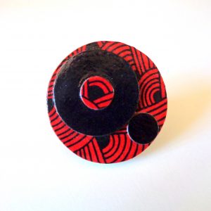Grande bague ronde en carton - "Rouge Noeuds/ Noir"