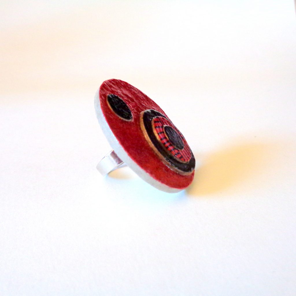 Grande bague ronde en carton - "Rouge carmin/ Noir"