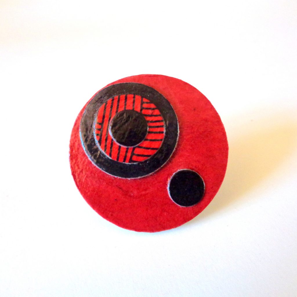 Grande bague ronde en carton - "Rouge carmin/ Noir"