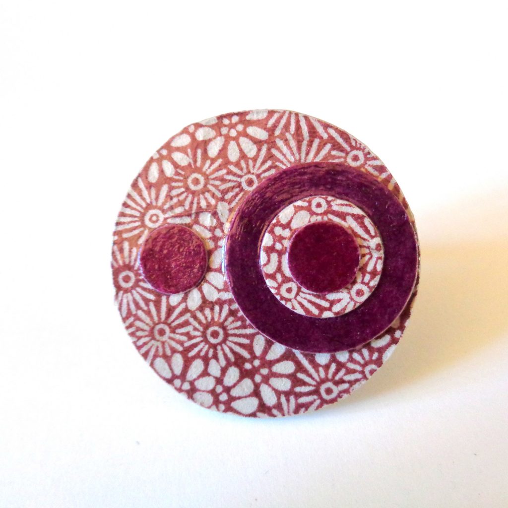 Grande bague ronde en carton - "Bordeaux à fleurs/Bordeaux"