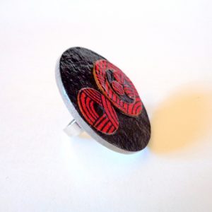 Grande bague ronde en carton - "Noir/Rouge Noeuds" – Image 3