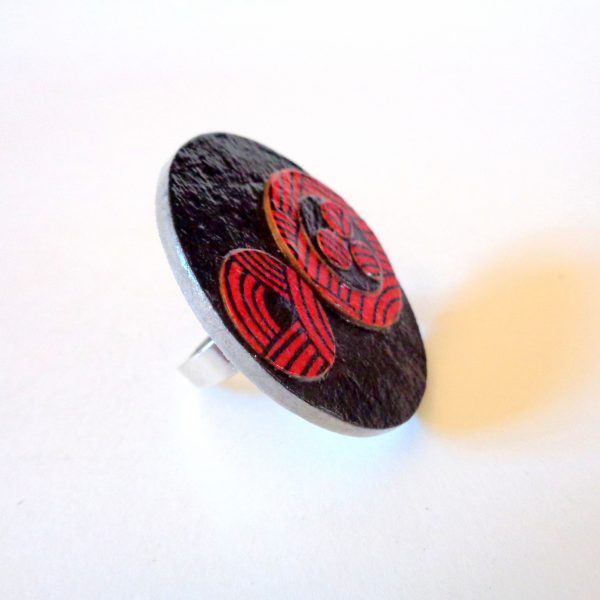 Grande bague ronde en carton - "Noir/Rouge Noeuds"