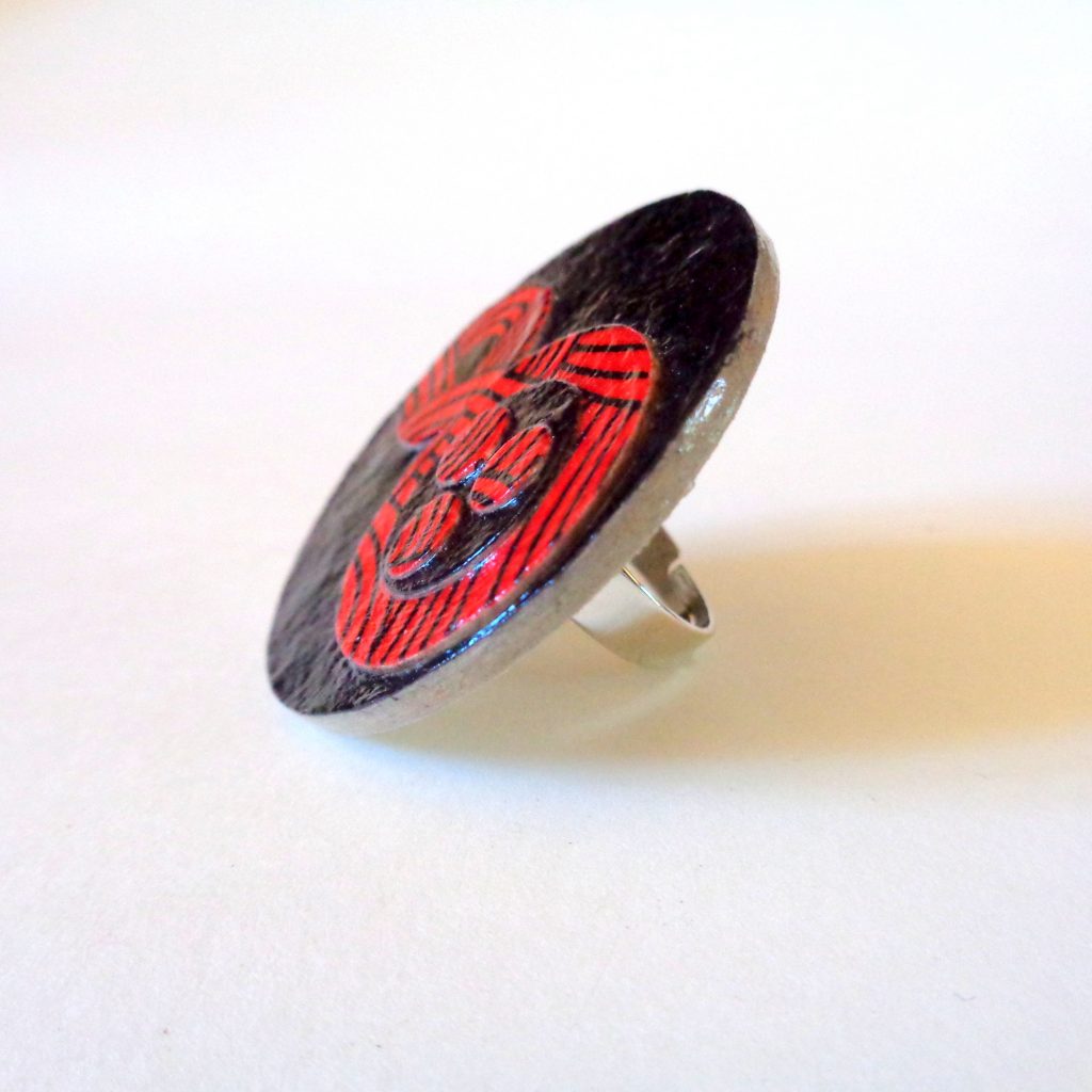 Grande bague ronde en carton - "Noir/Rouge Noeuds"