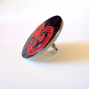 Grande bague ronde en carton - "Noir/Rouge Noeuds" – Image 2