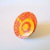 Grande bague ronde en carton - "Orange à fleurs/Jaune ocre" – Image 2
