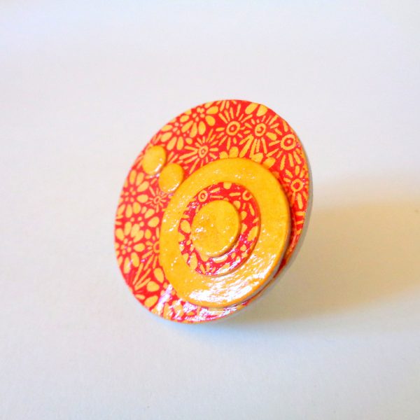 Grande bague ronde en carton - "Orange à fleurs/Jaune ocre"