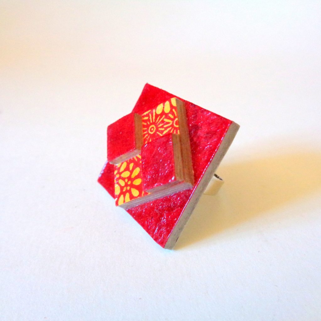Bague carrée en carton - "Rouge carmin et Orange à fleurs"