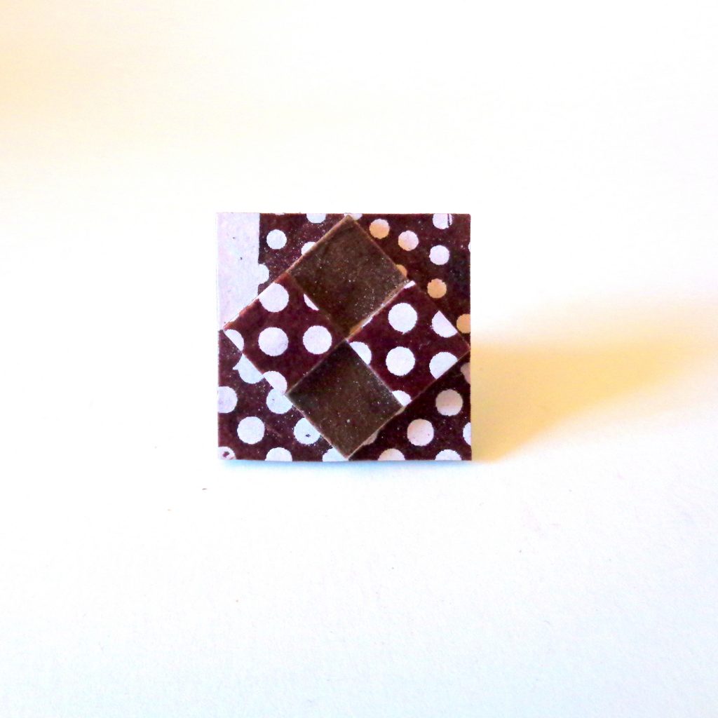 Bague carrée en carton - "Marron à petits pois blancs"