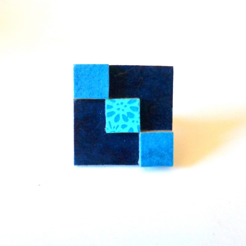 Bague carrée en carton - "Bleu outremer/Bleu à fleurs"