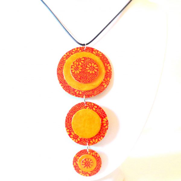 Long pendentif "Ronds" en carton - Orange à fleurs/Jaune ocre