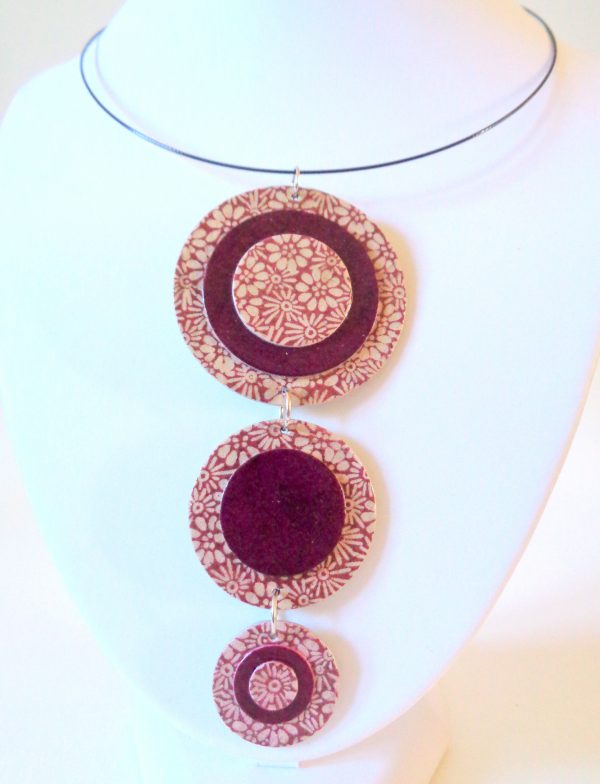 Long pendentif "Ronds" en carton - Bordeaux à fleurs/Bordeaux