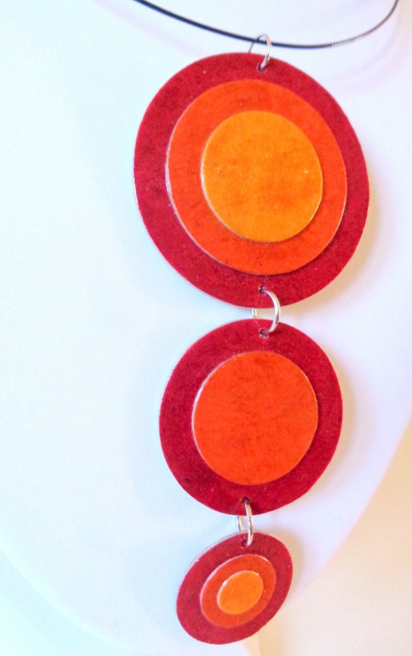 Long pendentif "Ronds" en carton - Rouge carmin et jaune