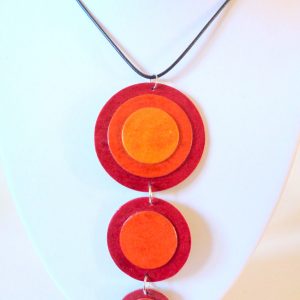 Long pendentif "Ronds" en carton - Rouge carmin et jaune – Image 2