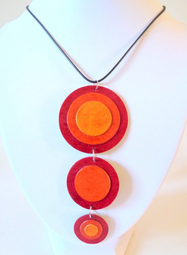 Long pendentif "Ronds" en carton - Rouge carmin et jaune