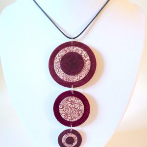 Long pendentif "Ronds" en carton - Bordeaux/Bordeaux à fleurs – Image 2