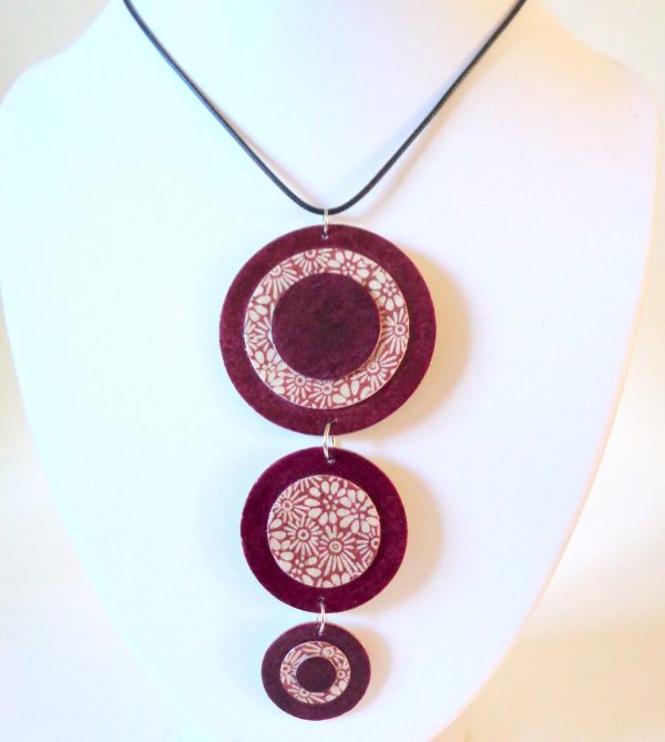 Long pendentif "Ronds" en carton - Bordeaux/Bordeaux à fleurs