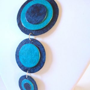 Long pendentif "Ronds" en carton - Bleu outremer/Bleu – Image 3