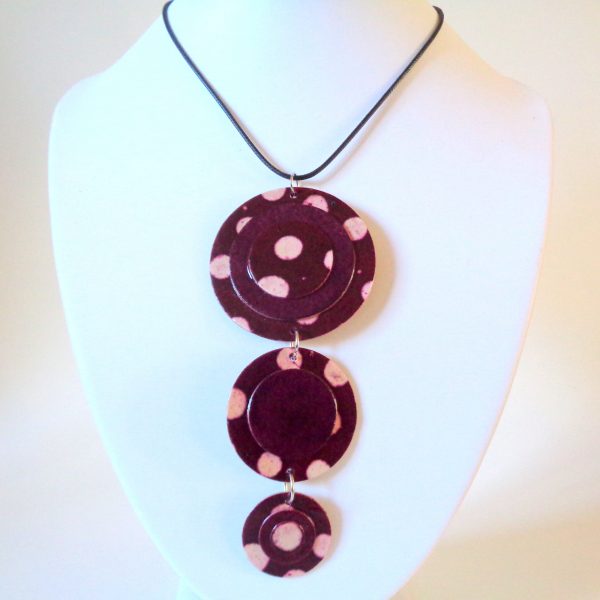 Long pendentif "Ronds" en carton - Bordeaux à pois blancs