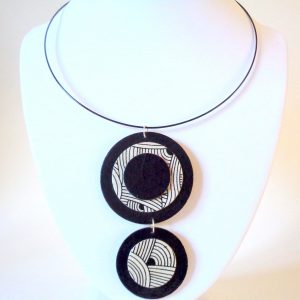Pendentif long ronds en carton - "Noir/Blanc noeuds"