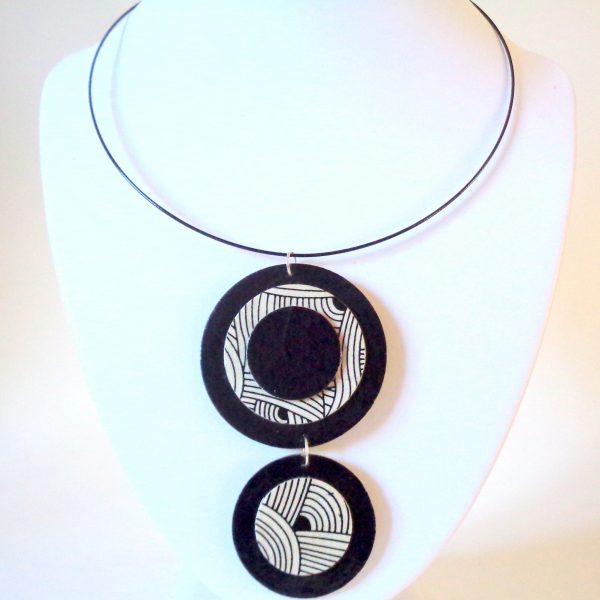 Pendentif long ronds en carton - "Noir/Blanc noeuds"