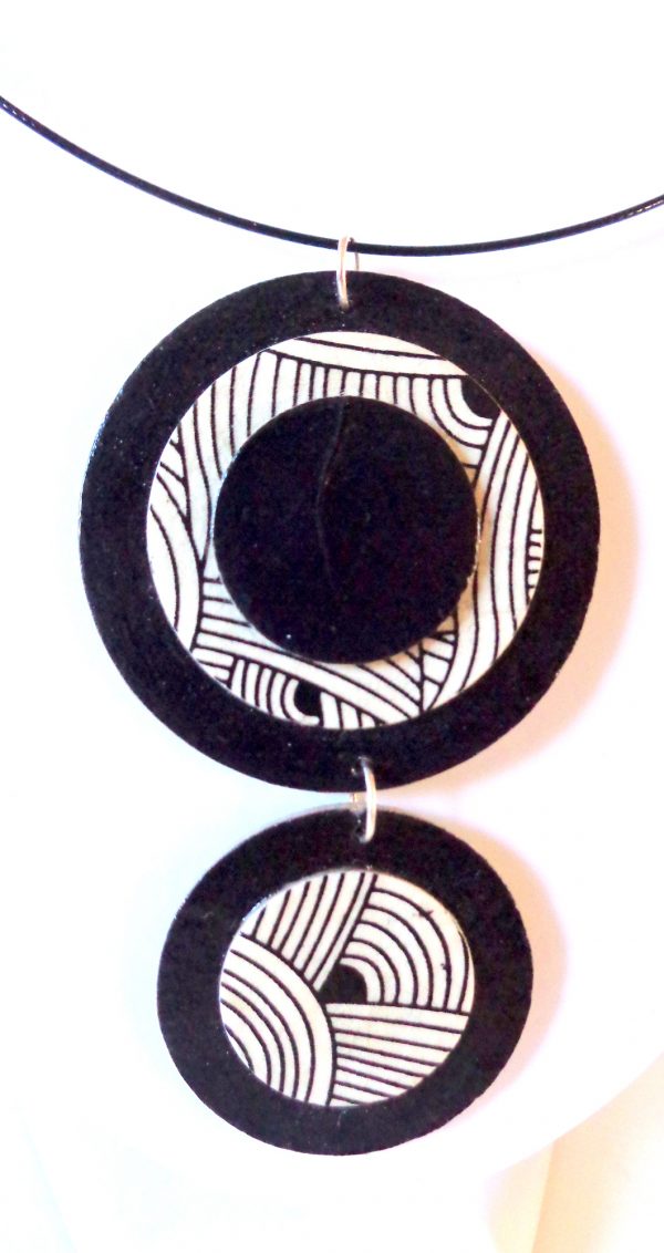 Pendentif long ronds en carton - "Noir/Blanc noeuds"
