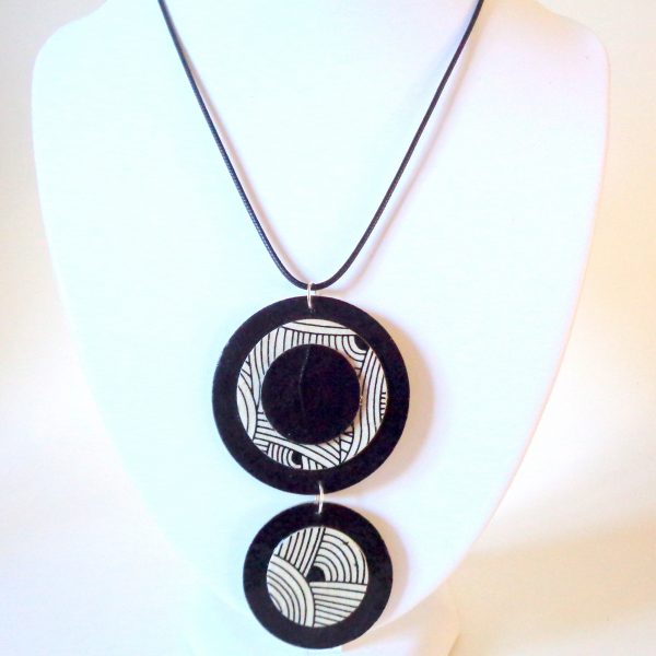 Pendentif long ronds en carton - "Noir/Blanc noeuds"