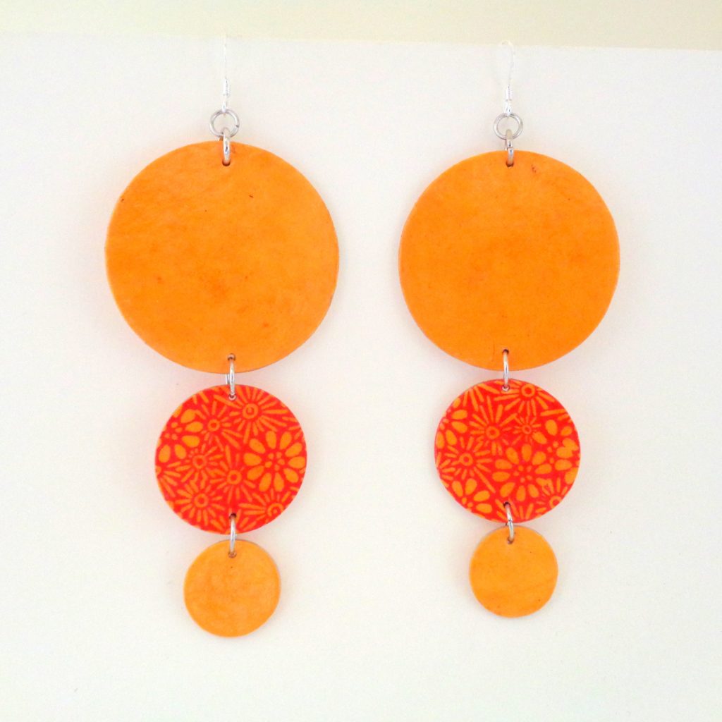 Boucles d'oreille en carton - Longues rondes - Jaune ocre et orange à fleurs - Argent 925