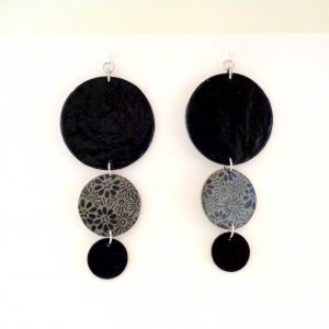 Boucles d'oreille en carton - Longues rondes - Noir et gris à fleurs - Argent 925 – Image 2