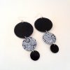 Boucles d'oreille en carton - Longues rondes - Noir et blanc à fleurs - Argent 925 – Image 2